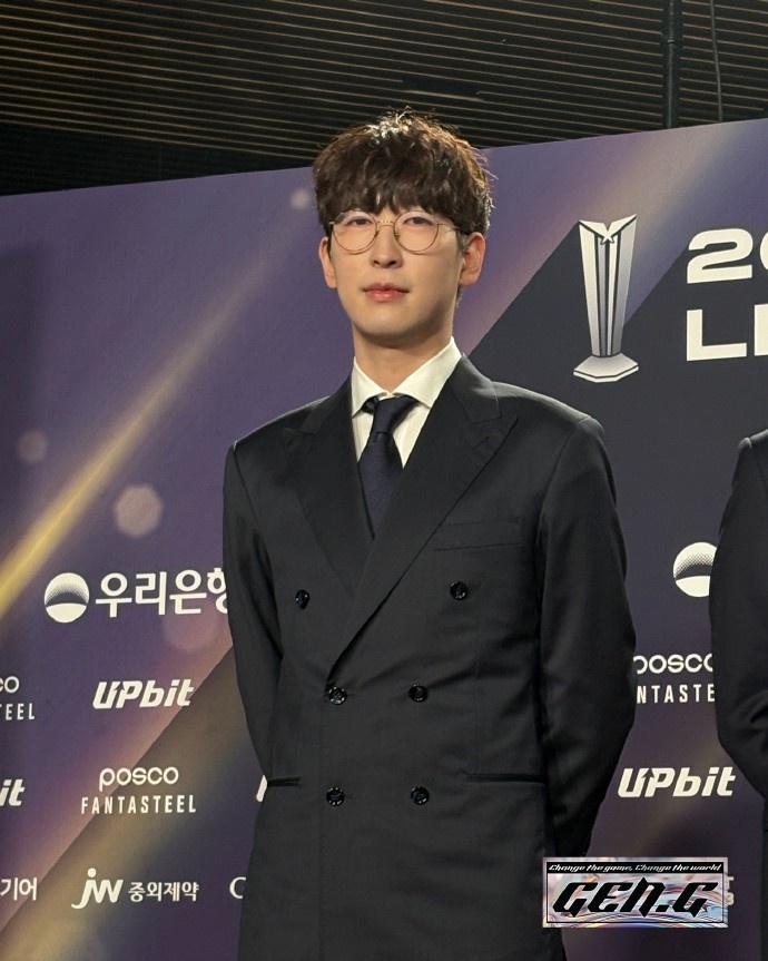 GEN官方晒颁奖返图:闪耀LCK Awards