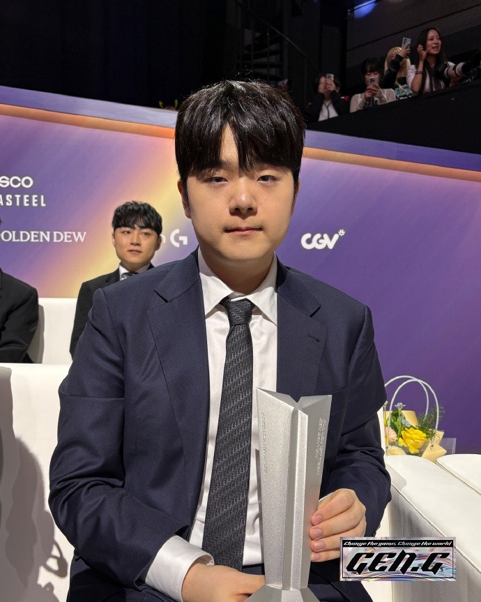GEN官方晒颁奖返图:闪耀LCK Awards